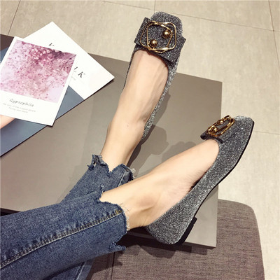 Ikdienas sieviešu apavi ar metāla apdari un spīdīgu efektu