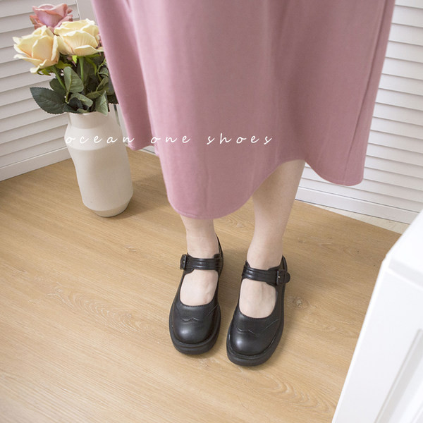 Sieviešu ikdienas apavi no eko ādas ar siksniņu un sprādzi