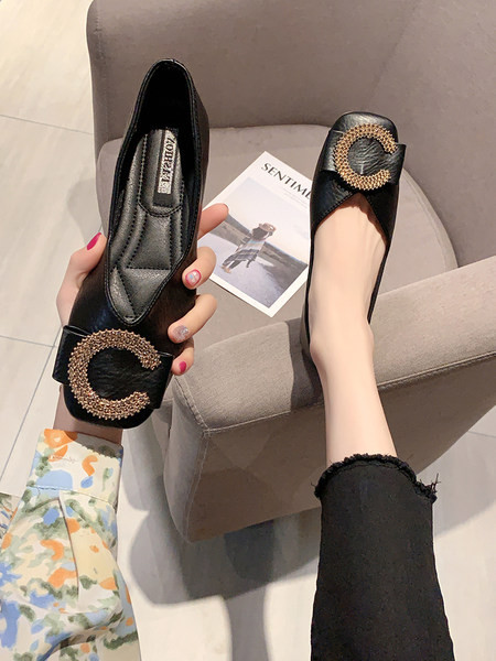 Sieviešu ikdienas apavi ar kvadrātveida formu un akmeņiem