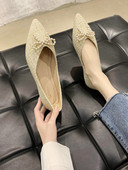 Sieviešu smailas kurpes ar pērlēm