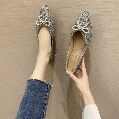 Sieviešu smailas kurpes ar pērlēm