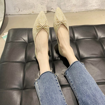 Sieviešu smailas kurpes ar pērlēm