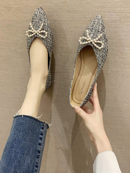 Sieviešu smailas kurpes ar pērlēm