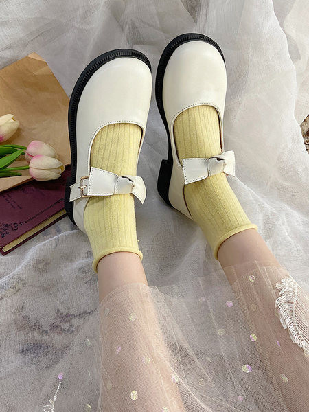 Modernas sieviešu ādas apavi ar lenti un sprādzi