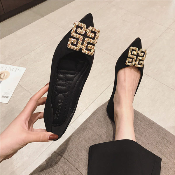 Sieviešu ikdienas apavi ar metāla apdari - smails modelis