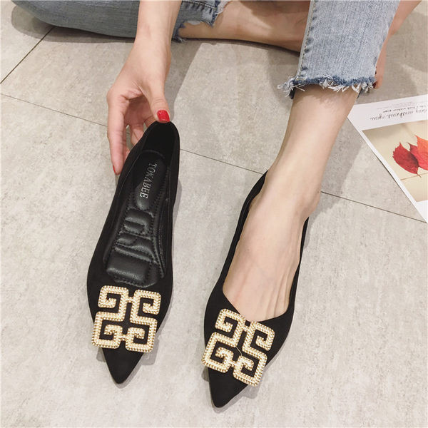 Sieviešu ikdienas apavi ar metāla apdari - smails modelis