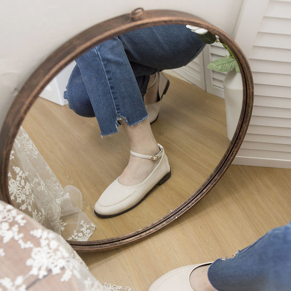 Zaoblené ležérne topánky s remienkom na členku a prackou