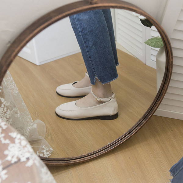 Zaoblené ležérne topánky s remienkom na členku a prackou