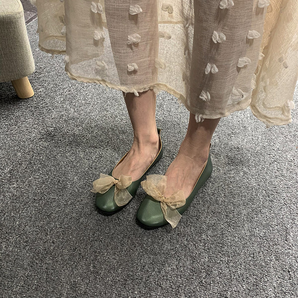 Pantofi moderni de dama cu panglica de tul