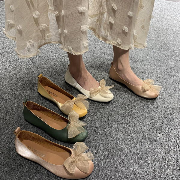 Pantofi moderni de dama cu panglica de tul