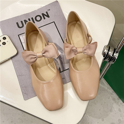 Sieviešu ādas apavi ar siksnu un lenti