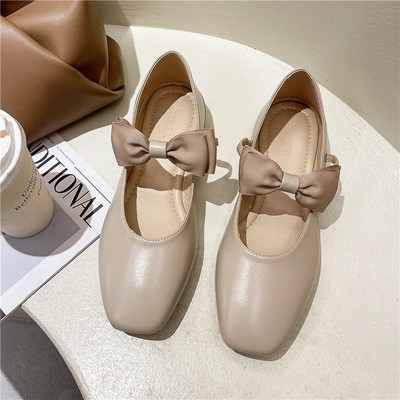 Sieviešu ādas apavi ar siksnu un lenti