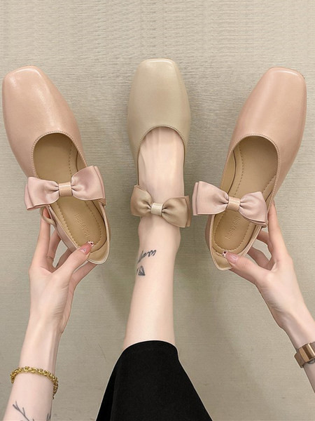 Sieviešu ādas apavi ar siksnu un lenti