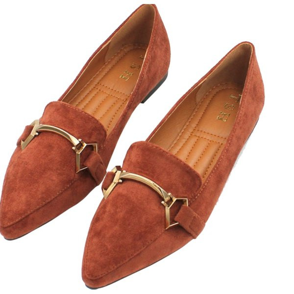 Sieviešu zamšādas kurpes ar metāla apdari brūnā un melnā krāsā