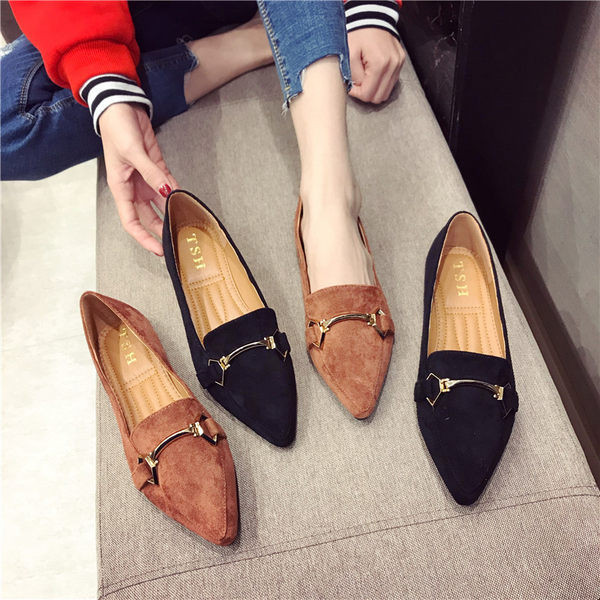 Sieviešu zamšādas kurpes ar metāla apdari brūnā un melnā krāsā