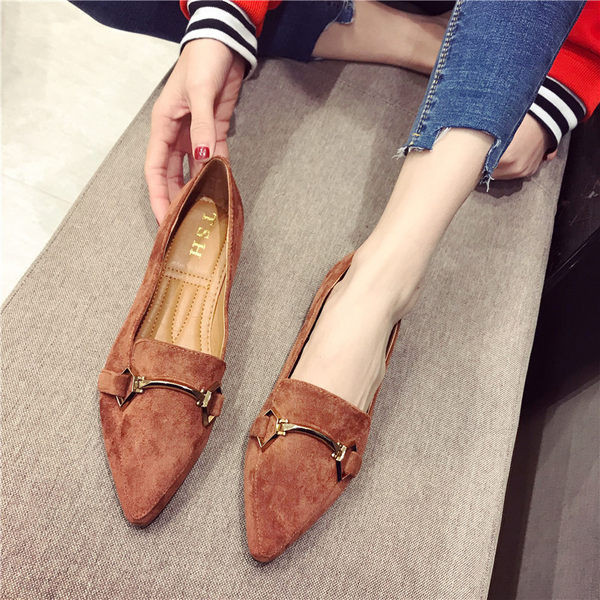 Sieviešu zamšādas kurpes ar metāla apdari brūnā un melnā krāsā