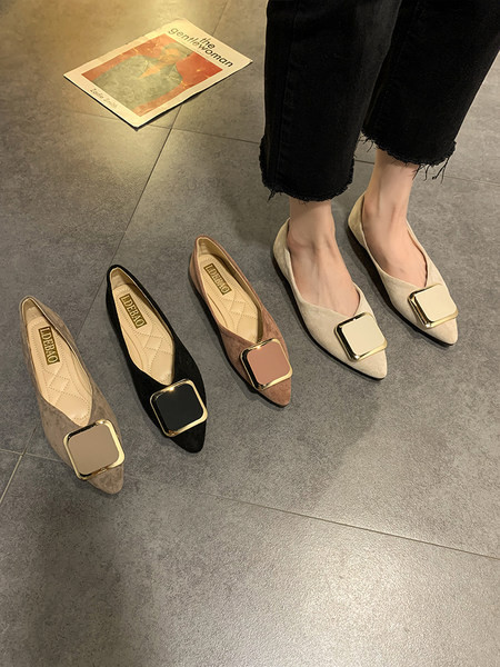 Jauns apavu modelis ar metāla elementu