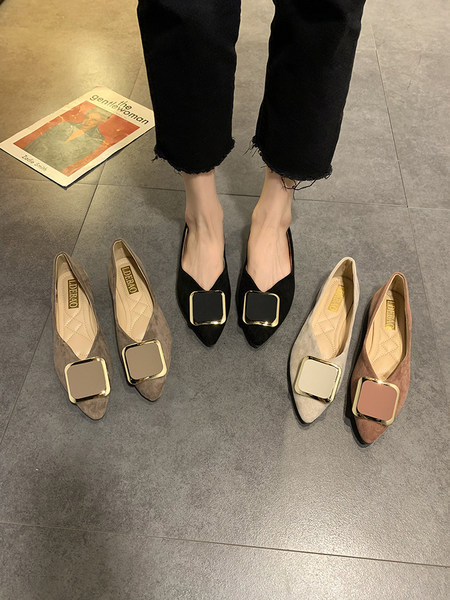 Jauns apavu modelis ar metāla elementu