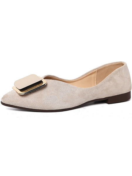 Jauns apavu modelis ar metāla elementu