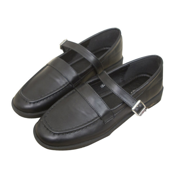 Noapaļots ikdienas apavu modelis no eko ādas ar plānu siksniņu un sprādzi