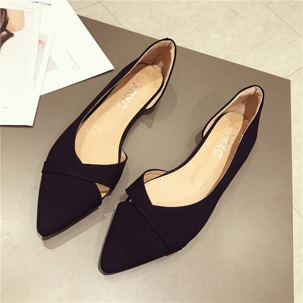 Sieviešu smails modelis divās krāsās