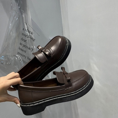 Dámske ležérne topánky z umelej kože s plochou podrážkou