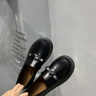 Dámske ležérne topánky z umelej kože s plochou podrážkou