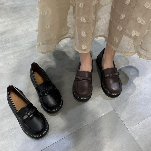 Dámske ležérne topánky z umelej kože s plochou podrážkou