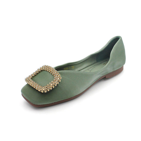 Mūsdienīgi sieviešu apavi ar metāla elementu trīs krāsās