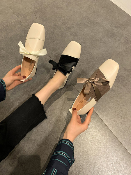 Sieviešu kvadrātveida kurpes ar lenti