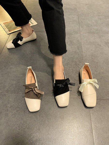 Sieviešu kvadrātveida kurpes ar lenti