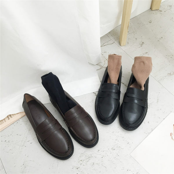 Ikdienas sieviešu ādas apavi divās krāsās