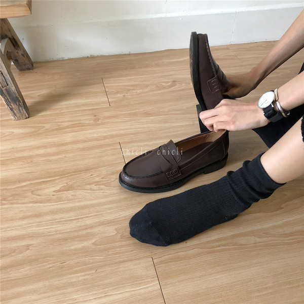 Ikdienas sieviešu ādas apavi divās krāsās