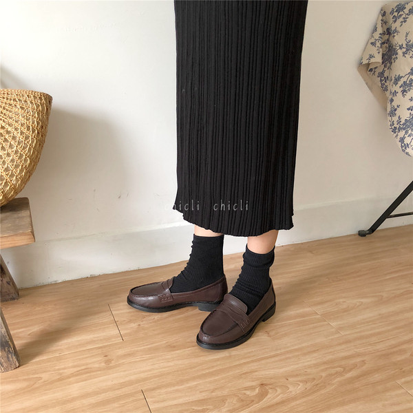 Ikdienas sieviešu ādas apavi divās krāsās