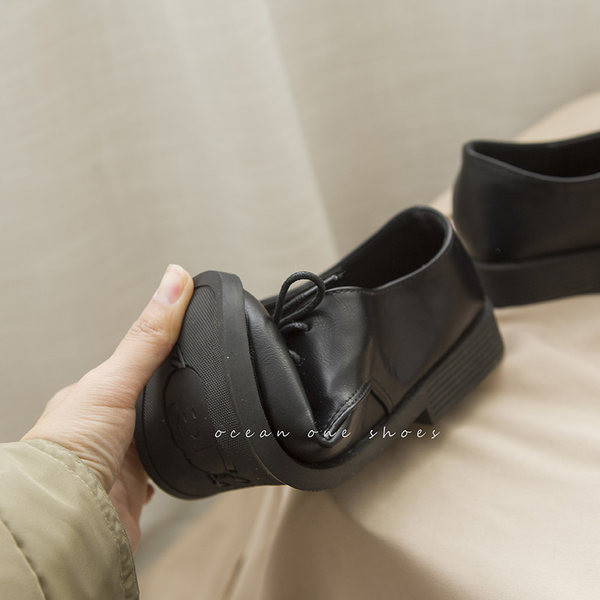 Pantofi din piele model simplu cu sireturi pentru femei