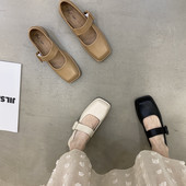 Modernas sieviešu ādas apavi vairākās krāsās