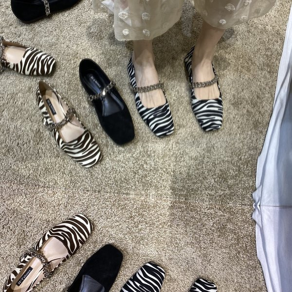 Sieviešu ikdienas apavi ar metāla elementu - trīs krāsas