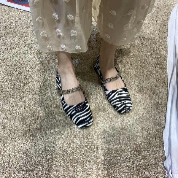 Sieviešu ikdienas apavi ar metāla elementu - trīs krāsas