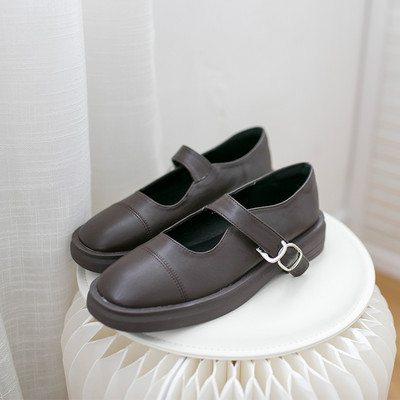 Vienkārša modeļa pavasara kurpes ar siksnu un sprādzi