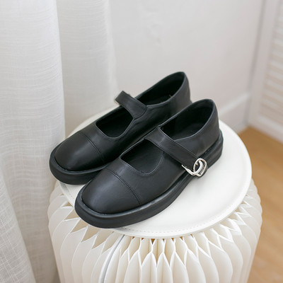 Vienkārša modeļa pavasara kurpes ar siksnu un sprādzi