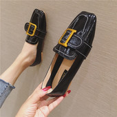 Sieviešu modernie apavi ar metāla apdari piemēroti pavasarim trīs krāsās