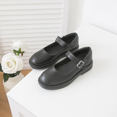 Pantofi casual din piele lăcuită, cu curea și cataramă