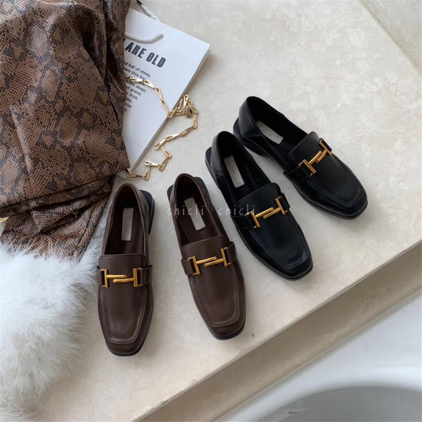 Pantofi casual de dama din piele cu talpa plata si element metalic