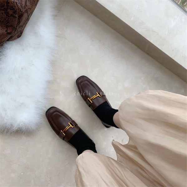 Pantofi casual de dama din piele cu talpa plata si element metalic