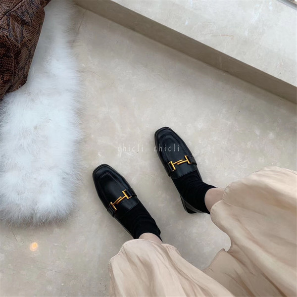 Pantofi casual de dama din piele cu talpa plata si element metalic