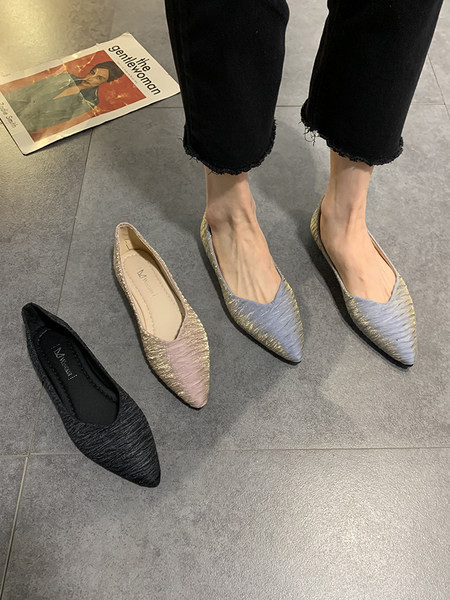 Sieviešu smailas kurpes zaigojošās krāsās