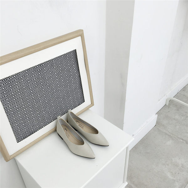 Pantofi de dama din piele model ascutit cu talpa plate