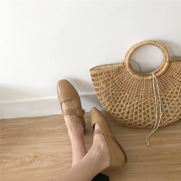 Ikdienas sieviešu apavi ar sprādzi un plakanu zoli - eko āda