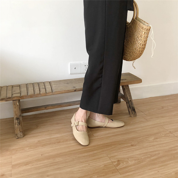 Ikdienas sieviešu apavi ar sprādzi un plakanu zoli - eko āda