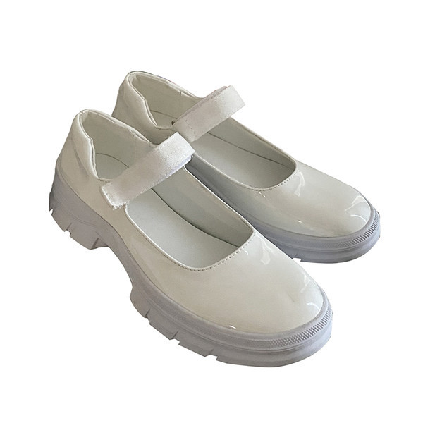 Ikdienas apavi ar raupju zoli un siksnu